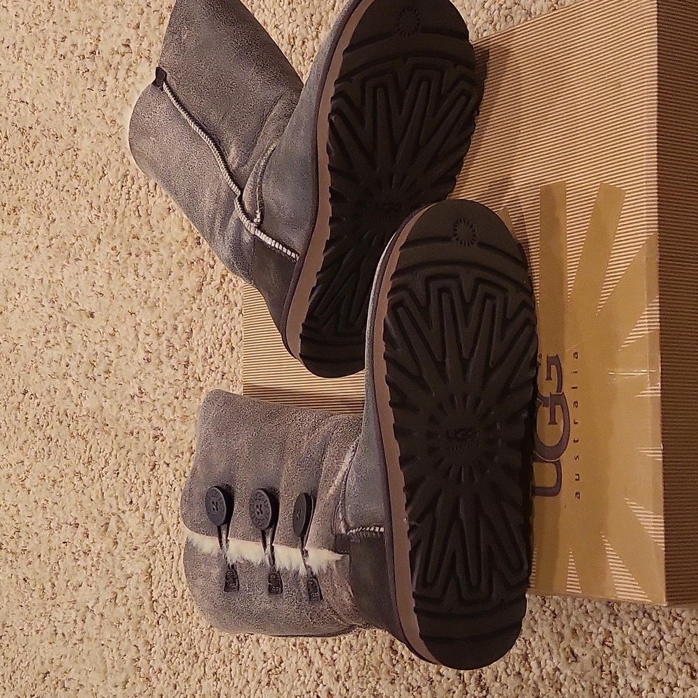UGG boots - Picture 3 of 3